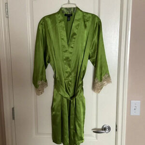 Jones New York Green Satin Robe with Lace Trim